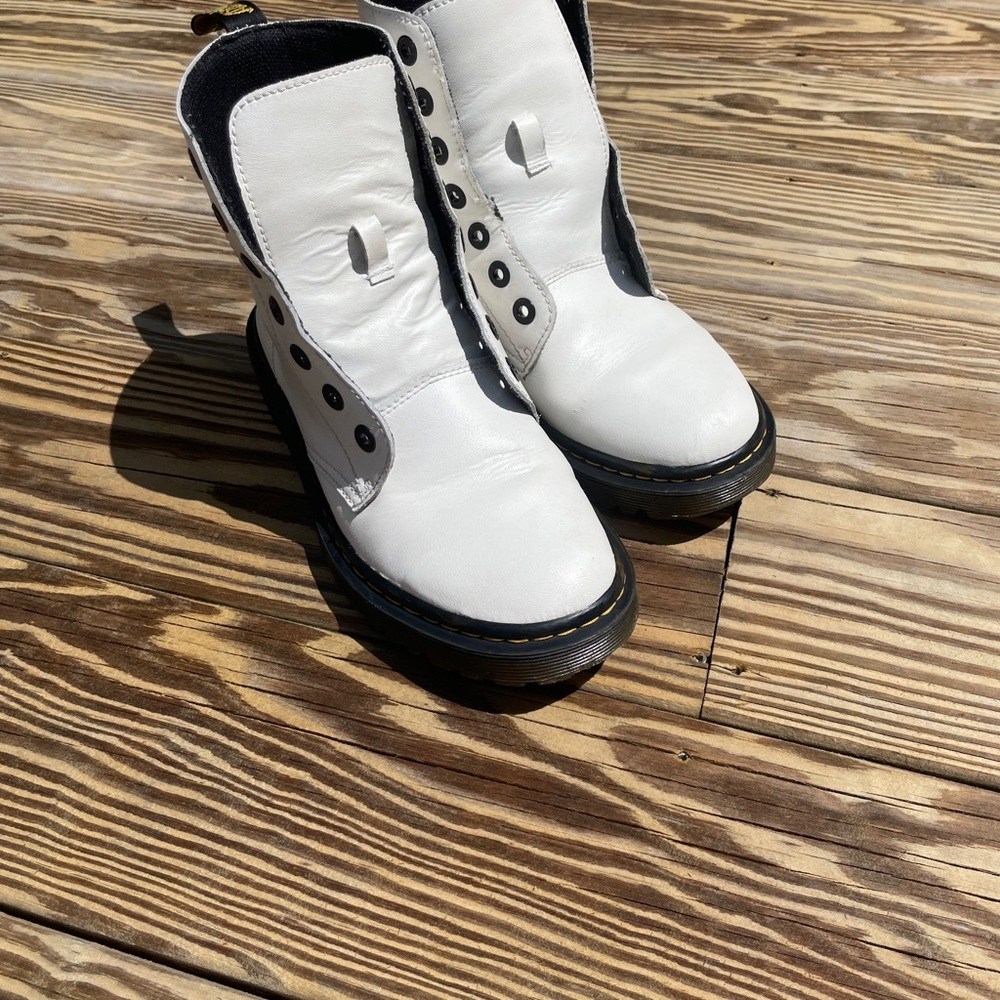 White Lace Up Dr. Martens Boots - Women’s Size 8 - Picture 5 of 9